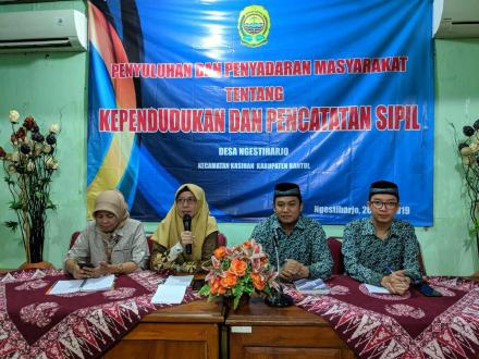 Penyuluhan dan Penyadaran Masyarakat Tentang Kependudukan dan Catatan Sipil Kepada Seluruh Ketua RT