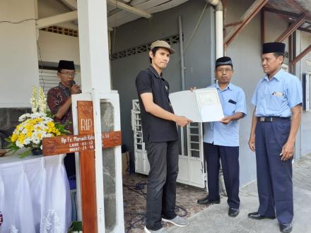 Penyerahan Akte Kematian Alm Bapak Marsudi oleh Dukuh IV Cungkuk 