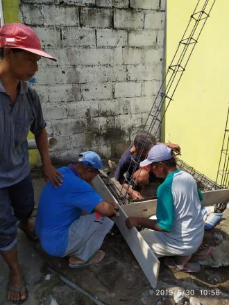 Kerja Bakti Pembuatan Toilet Pos Ronda RT09 