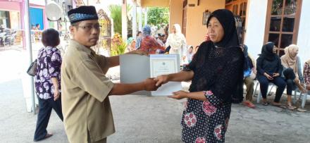 Penyerahan Akte Kematian Alm Bapak Sapto Daryono kepada ahli waris