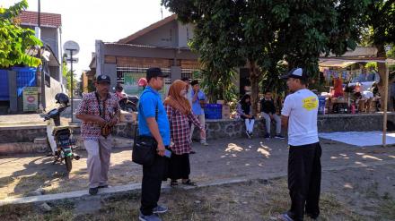 Lurah Desa Ngestiharjo Meninjau Latihan Paskibraka Di Lapangan Dasawarsa Kadipiro