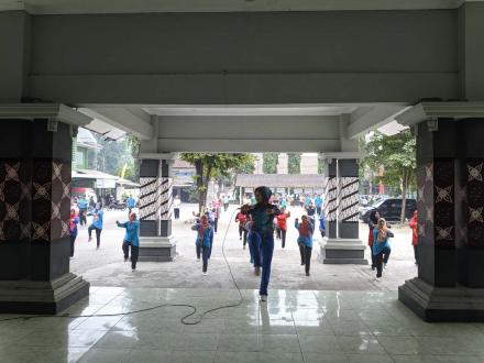 Senam Rutin Jumat Pagi Kecamatan Kasihan 