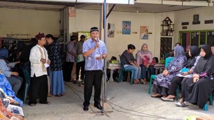 Penyerahan Akte Kematian Almh Ibu Murjinem Endro Suwito