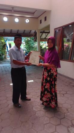 Penyerahan Akte Kematian Alm. Ir. H. Ahmad Bahrum, MP Sonopakis Lor 