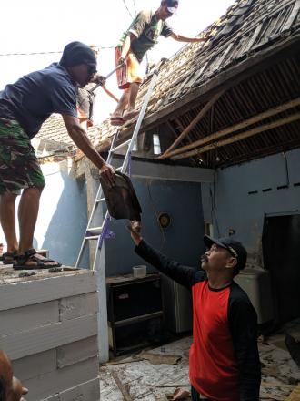 Kerja Bakti Relawan Turonggo Sumber Arum Sumberan 