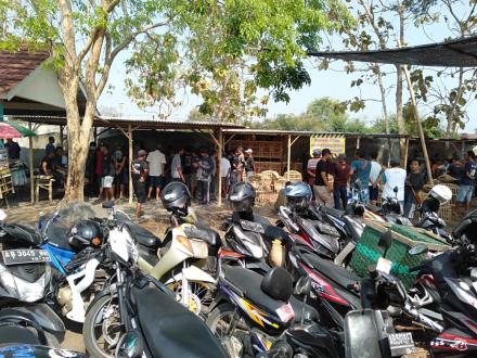 Suasana Pasar Pangestu Legi Ngestiharjo 