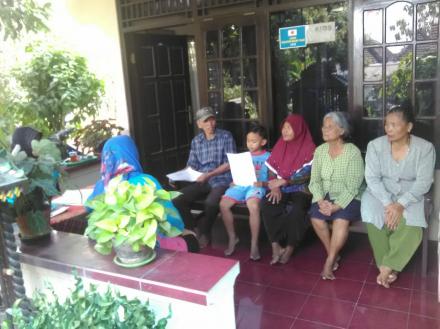 Pemeriksaan Gula Darah Dan Koleksterol Untuk Lansia Pedukuhan VIII Janten