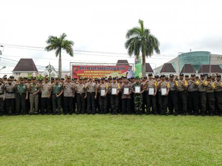 Penyerahan Penghargaan Sinergitas Tiga Pilar Terbaik se DIY 