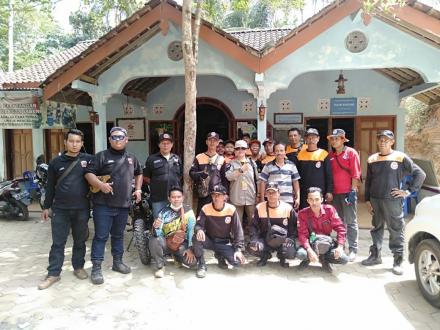 Relawan SIGREDHAS Menyalurkan Bantuan Air Bersih di Kabupaten Kulonprogo