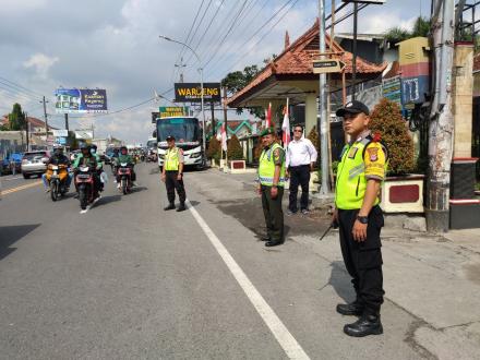 Pengamanan Jalan Wates oleh Polsek dan Koramil Kasihan