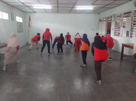 Terapi dan Senam Sehat Jiwa