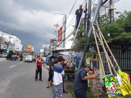 Penanganan Tiang Telepon Nyaris Rubuh Jl Godean 