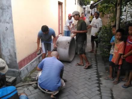 Kerja Bakti Pembuatan Sumur Resapan 