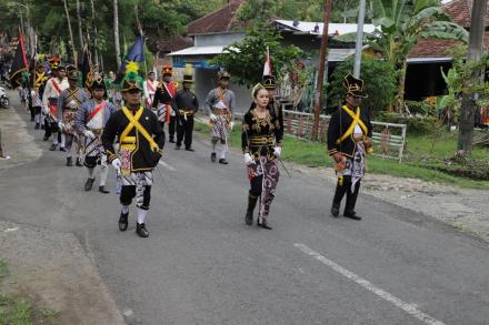 Bregada Sorogo Manggala Mengikuti Kirab Budaya Merti Dusun Krebet