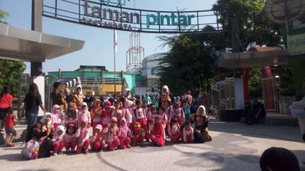 Pembelajaran Luar Kelas TK PKK 12 dan SPS Flamboyan Onggobayan 