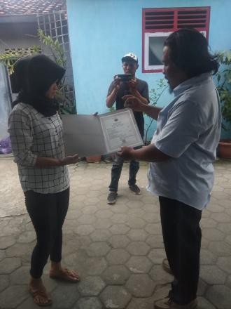 Penyerahan Akte Kematian Alm  Sami di Pedukuhan Kadipiro