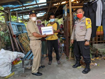 Bantuan Sembako Korban Kebakaran dari Pemerintah Kalurahan Ngestiharjo