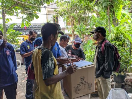 Tagana Bantul salurkan bantuan sembako kepada korban kebakaran 