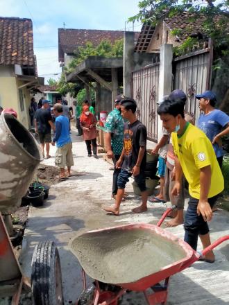 Kerja Bakti Cor Blok Janten RT.03