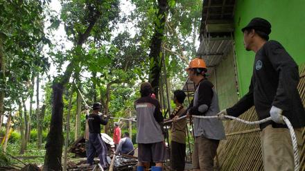 Mitigasi Pohon Oleh FPRB Punokawan