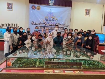 Buka Bersama dan Kunjungan Museum Laboratorium Sejarah UPY