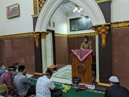 Monitoring Protokol Kesehatan Pelaksanaan Tarawih di Masjid Al Ikhlas Sonosewu