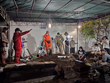 Pemakaman dengan Prokes Warga Kalibayem Sonopakis Lor