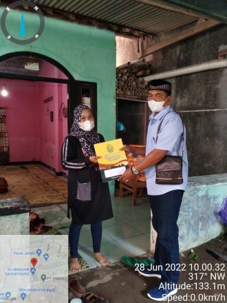 Dukuh Janten Serahkan Akte Kematian