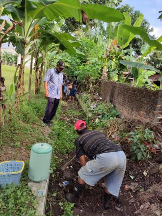  Angkat Walet Irigasi Persawahan RT 06 Padukuhan VI sonosewu hari ke 2