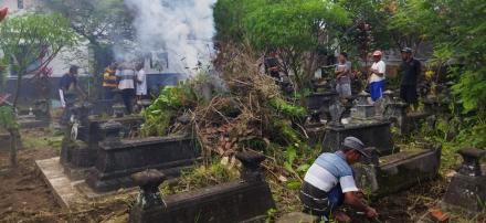 Kerja Bakti Bersih Makam dan Persiapan Peringatan Hari Sumpah Pemuda Rejodadi