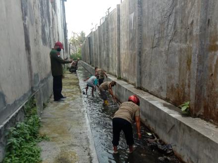 Angkat Walet di Sonosewu