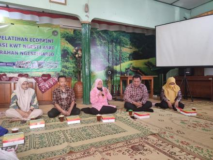 Pelatihan Ecoprint KWT Ngesti Asri