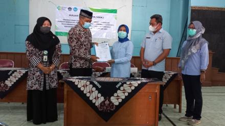 Penyerahan Mahasiswa Kuliah Kerja Nyata (KKN) Program Studi Sarjana Terapan Sanitasi Lingkungan