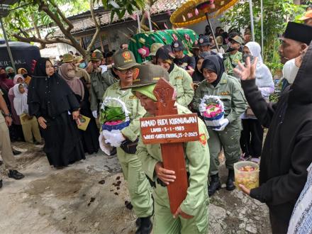 Upacara Pemberangkatan Jenazah Alm. Ahmad Budi Kurniawan