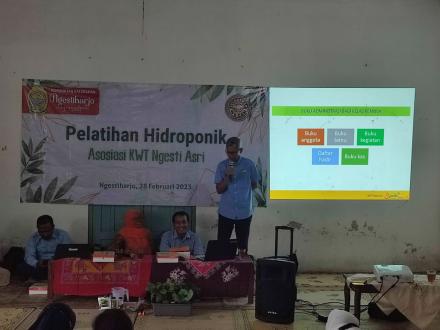 Pelatihan Hidroponik KWT Ngesti Asri