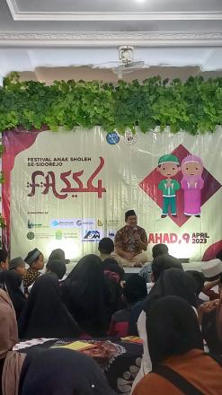 Lurah Ngestiharjo membuka Festival Anak Sholeh se-Sidorejo