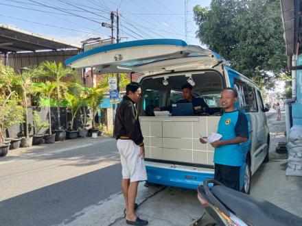 Mobil Keliling Layani Pembayaran Pajak PBB di Sonosewu