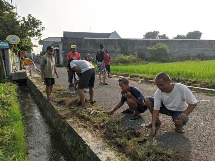 Kerja Bakti dan Angkat Waled dalam rangka Merti Dusun Sumberan