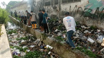 Bersih Sampah Saluran Irigasi Jujur