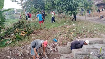 Kerja Bakti dan Angkat Waled Padukuhan Sidorejo