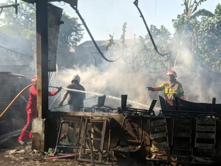 Kebakaran di Garasi Selimbi Sonosewu