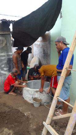 Kerjabakti Pembuatan Resapan Air Hujan Di Kwaron RT03