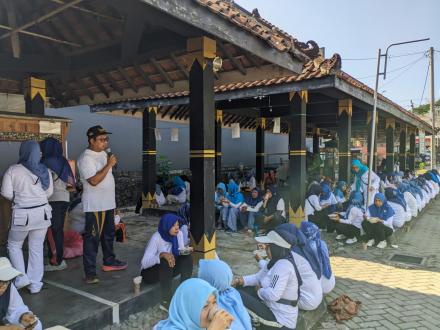 Senam PKK Kalurahan Ngestiharjo