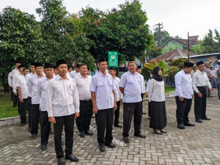 Upacara Peringatan Hari Pahlawan