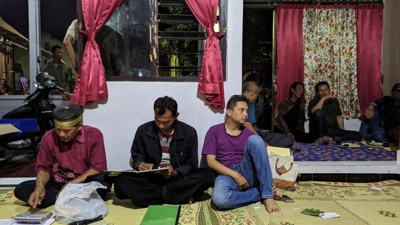 Ikki qiz onanizm bilan shugullanadi